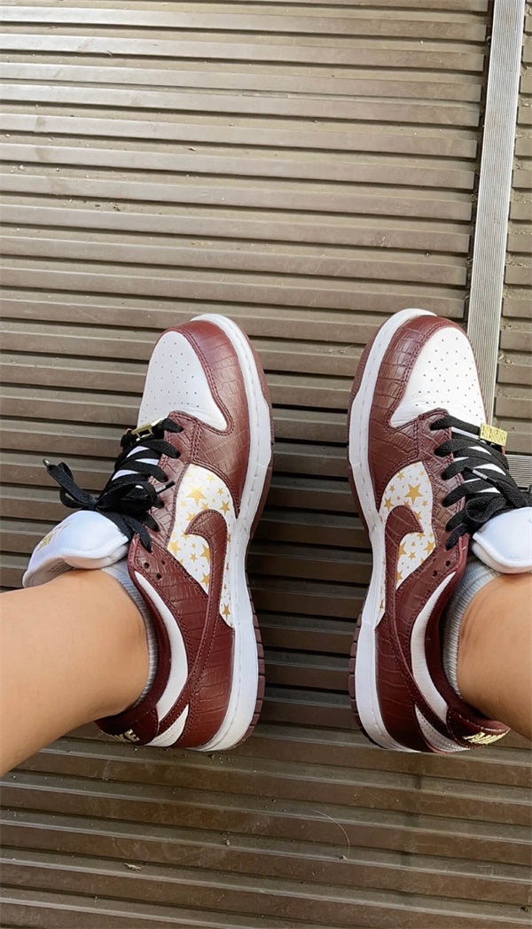 Nike Supreme x Dunk Low OG SB QS 'Barkroot Brown' photo review