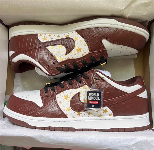 Nike Supreme x Dunk Low OG SB QS 'Barkroot Brown' photo review