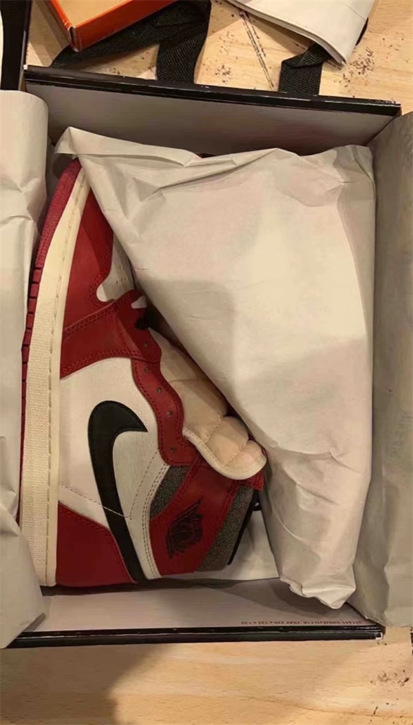 Jordan 1 "Lost and Found" High photo review